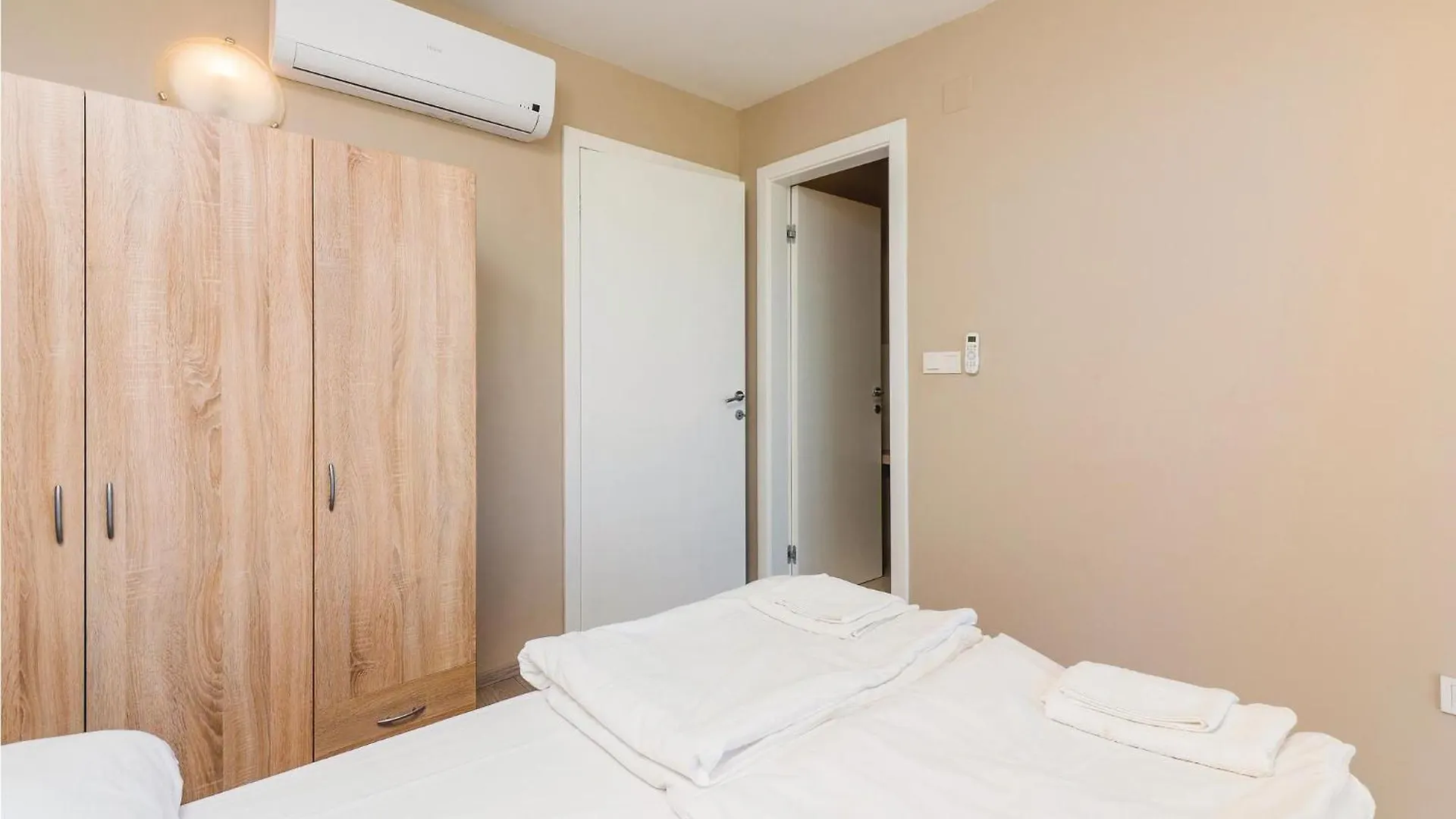 Awesome Apartment In Povljana With Kitchen